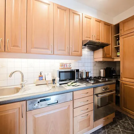 Апартаменты Days - Maisonette Retreat With Terrace, Ac And Tv Tower View